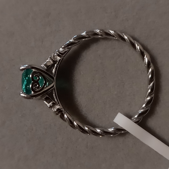 Sterling silver simulated apatite diamond  princess cut in 925 twisted band. - Picture 2 of 4